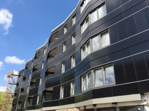 BIPV modules installed in a zigzag shape © J. van Oorschot