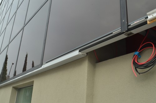 Detailansicht der Montagestruktur für die Module © Schüco International Italia Srl