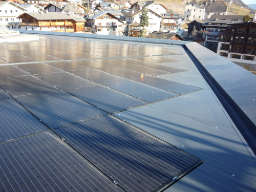 Fake modules are installed, finishing the BIPV plant surface © Arch. Albert Colz