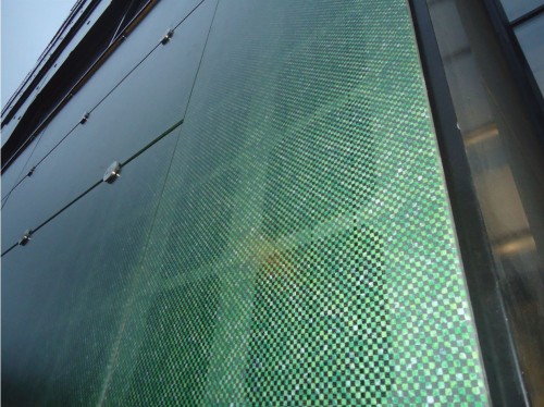 Detail of the green screen-printed module © Åse Lekang Sørensen (Norsk Solenergiforening)