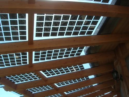 Die Holzstruktur verbirgt die Befestigungssysteme der Module © Augustin Clement