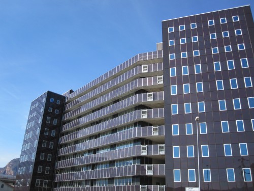 Das Gebäude ist eine eindrucksvolle Erscheinung, die von den umliegenden Gebieten gut gesehen werden kann © Eurac Research