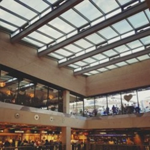 San Anton Market local meeting point, including a market of perishable goods, bars and restaurants © Onyx Solar