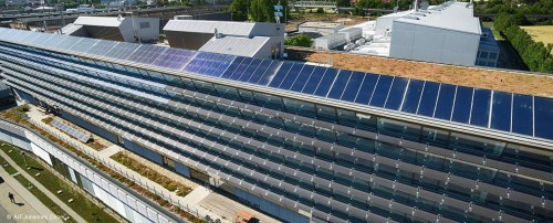Zig-zag-BIPV façade with six stripes of PV and solar thermal collectors on the top © AIT-Johannes Zinner