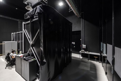 Prüfung der Elektrolumineszenz von Photovoltaikmodulen © Eurac Research - Ivo Corrà
