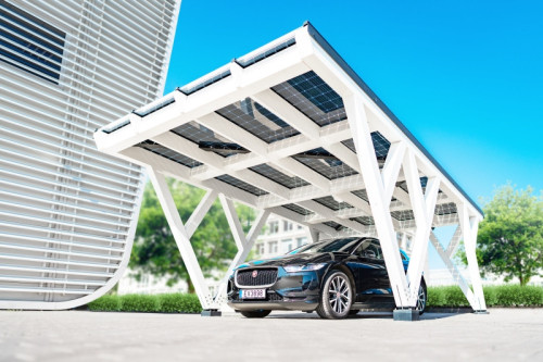 Holzrahmen Solar Carport mit integrierten Solarmodulen © SoliTek